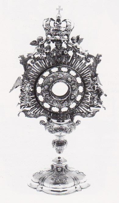 Zonnemonstrans met inscriptie: 'Dlla Anna Margaretha Van Hilst begina Hasselensis', 1736 (Provinciaal Museum Religieuze Kunst, Sint-Truiden).